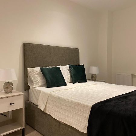 Triple T Homes Cosy 2 Bedroom Apartment With Balcony Ίλφορντ Εξωτερικό φωτογραφία