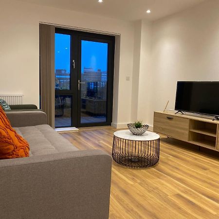 Triple T Homes Cosy 2 Bedroom Apartment With Balcony Ίλφορντ Εξωτερικό φωτογραφία