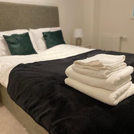 Triple T Homes Cosy 2 Bedroom Apartment With Balcony Ίλφορντ Εξωτερικό φωτογραφία