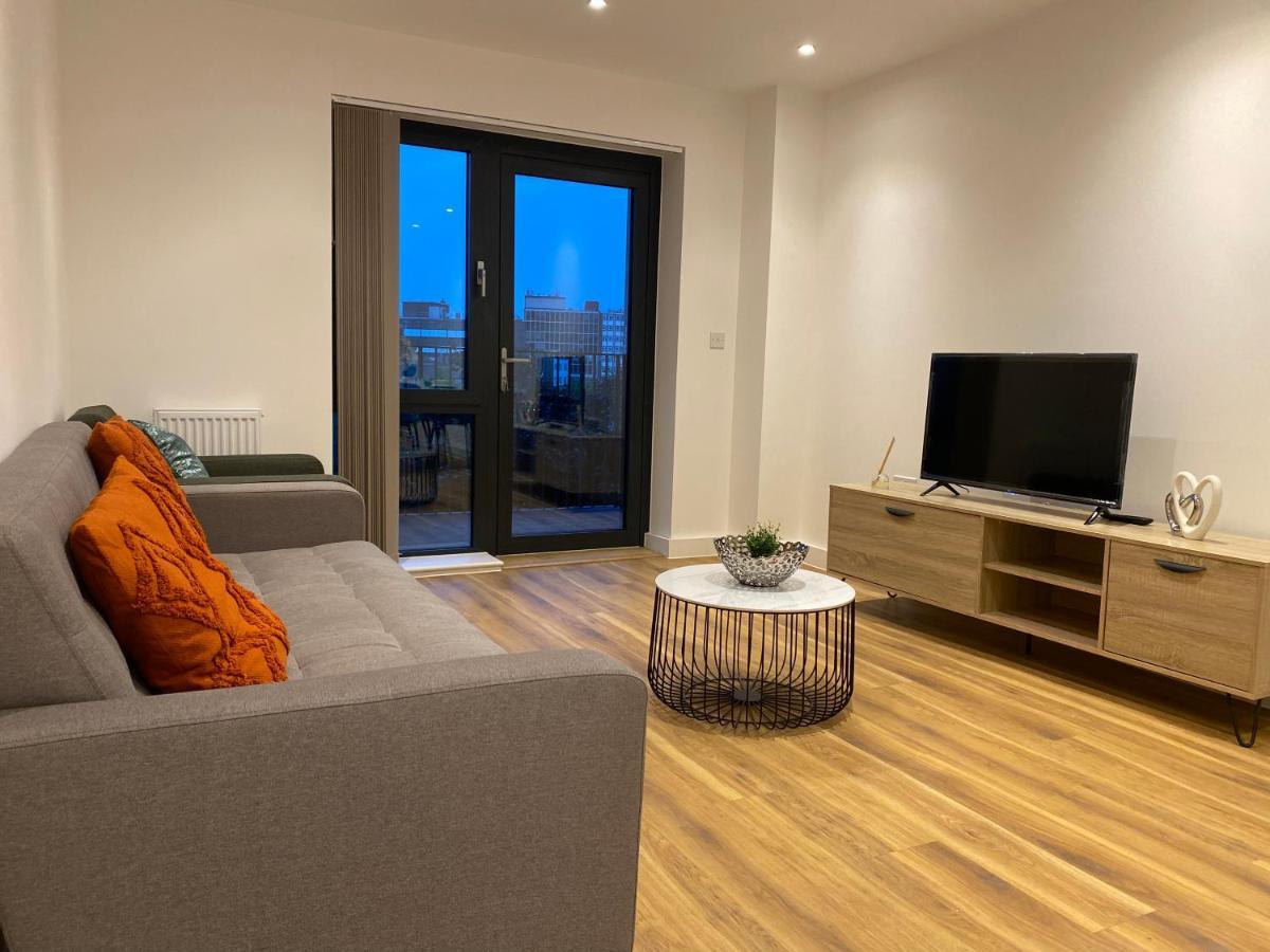 Triple T Homes Cosy 2 Bedroom Apartment With Balcony Ίλφορντ Εξωτερικό φωτογραφία