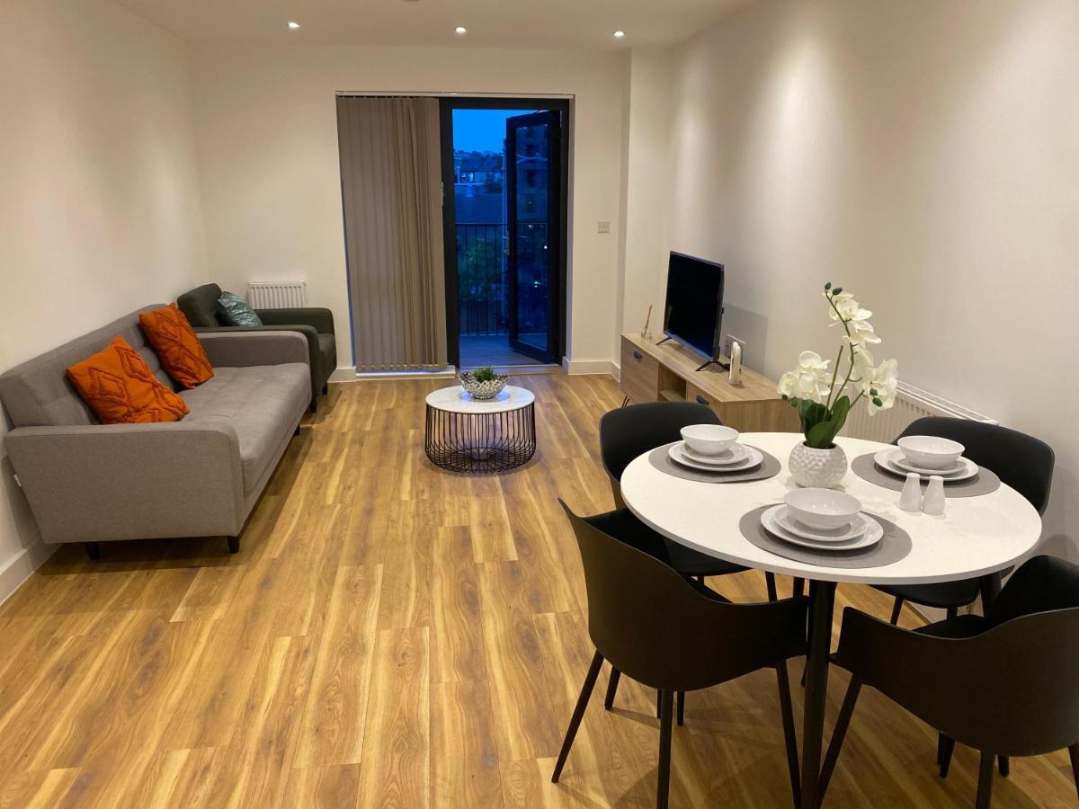 Triple T Homes Cosy 2 Bedroom Apartment With Balcony Ίλφορντ Εξωτερικό φωτογραφία